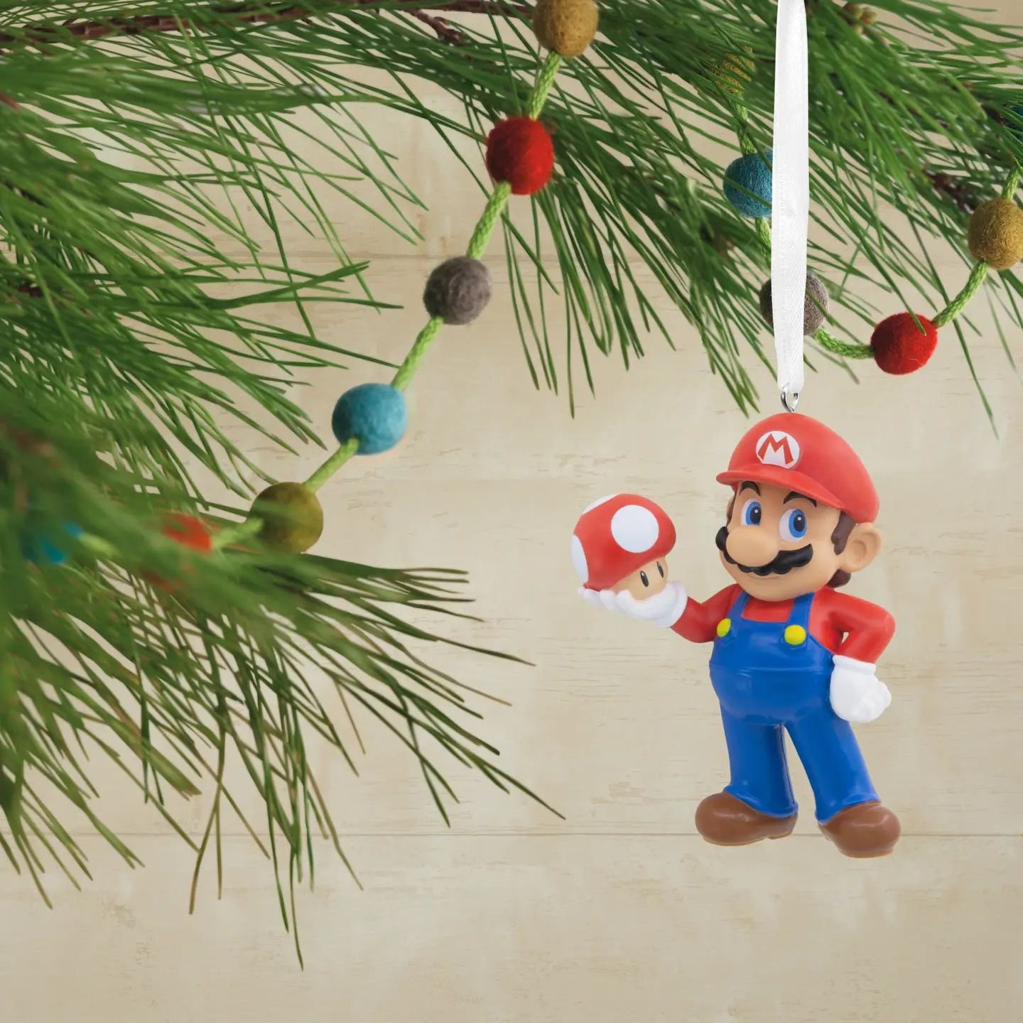 Collectable Super Mario - Mario with Super Mushroom Ornament - Image 3